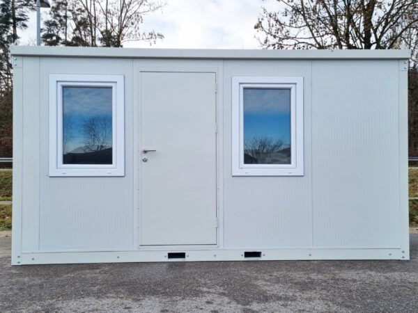 Bürocontainer Grauweiß – H 2460 × B 2450 × T 4400 mm, einflügelige Tür, verschraubte Konstruktion mit 50 mm Sandwichpaneelen