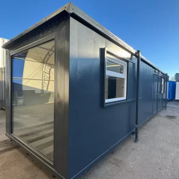 Maßgeschneiderte Hütte 32 x 10 Fuß – Panorama-Fenster, Stahlbau, Grau, sofort lieferbar