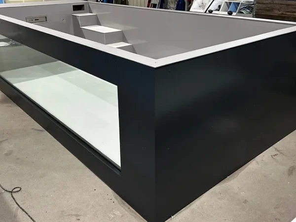 Polypropylen Pool 6,5 × 2,55 m mit 4 m Panorama-Fenster, Filtersystem, Gegenstromanlage und Wärmepumpe